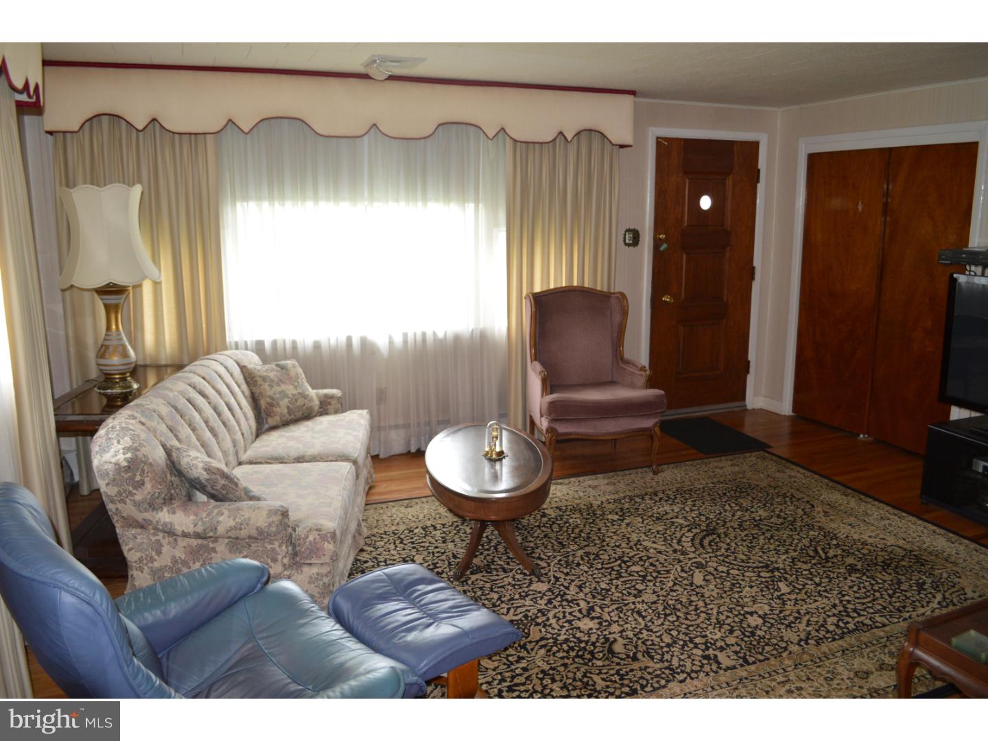 10129 Proctor Road Philadelphia, PA 19116 - Photo 10 of 18 Family Room