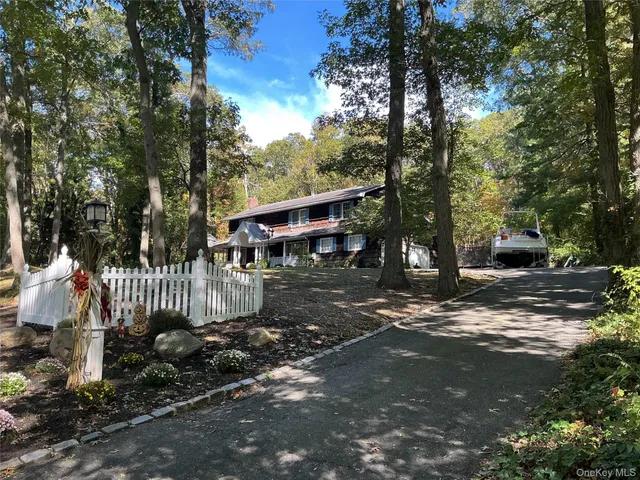 $1,250,000 | 7 Salonga Woods Road, Northport, NY 11768
