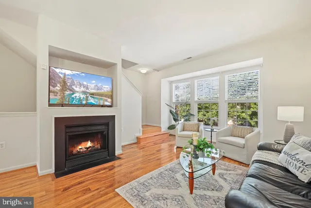 $2,600 | 23110 Blackthorn Square, Sterling, VA 20166