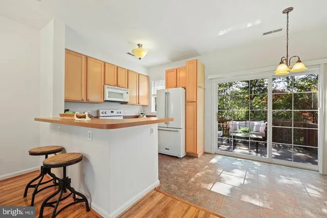 $2,600 | 23110 Blackthorn Square, Sterling, VA 20166