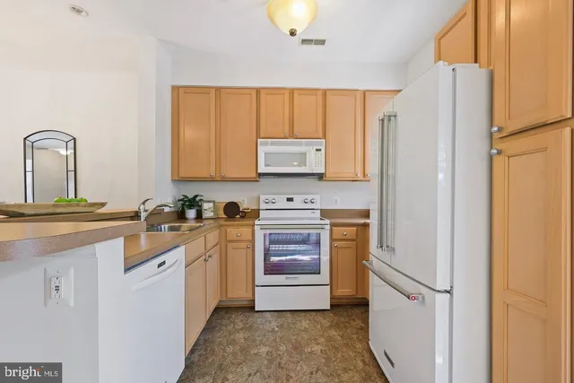 $2,600 | 23110 Blackthorn Square, Sterling, VA 20166