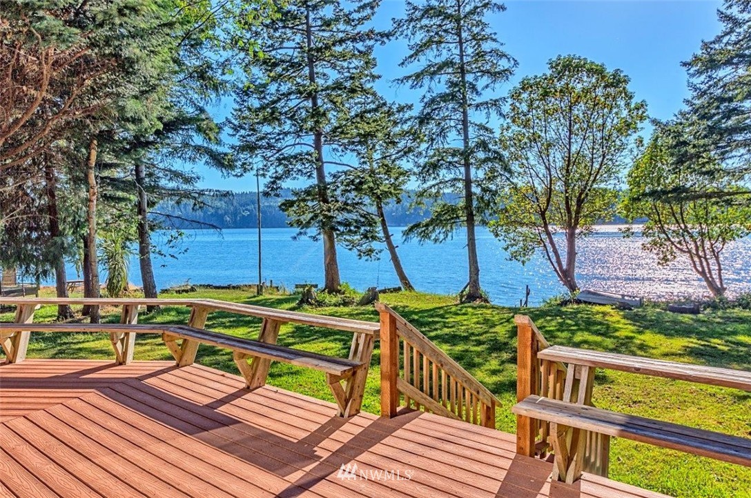 601 Griffith Point Road Nordland, WA 98358 - Photo 1 of 25