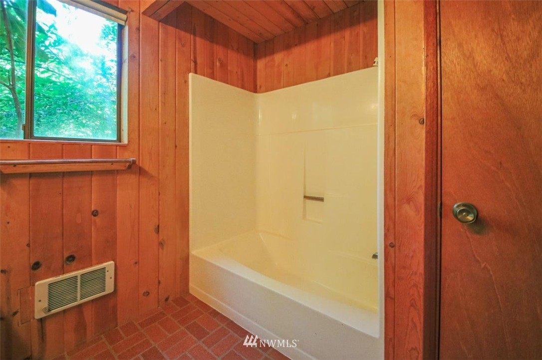 601 Griffith Point Road Nordland, WA 98358 - Photo 11 of 25