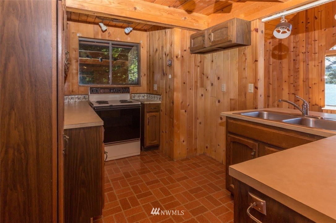 601 Griffith Point Road Nordland, WA 98358 - Photo 8 of 25