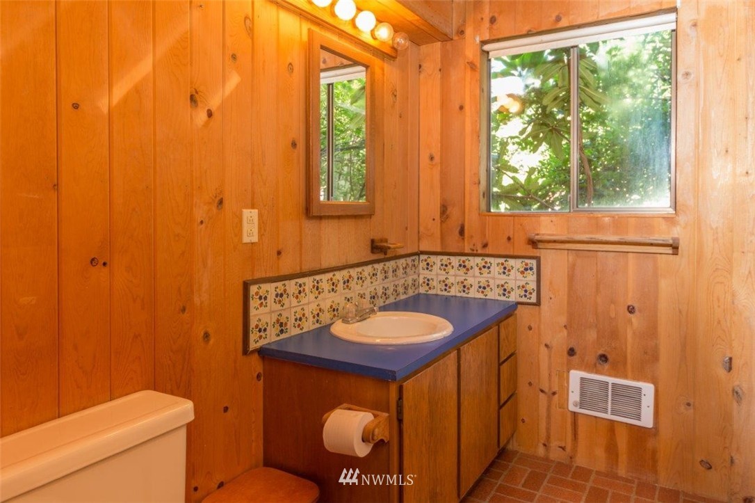 601 Griffith Point Road Nordland, WA 98358 - Photo 10 of 25