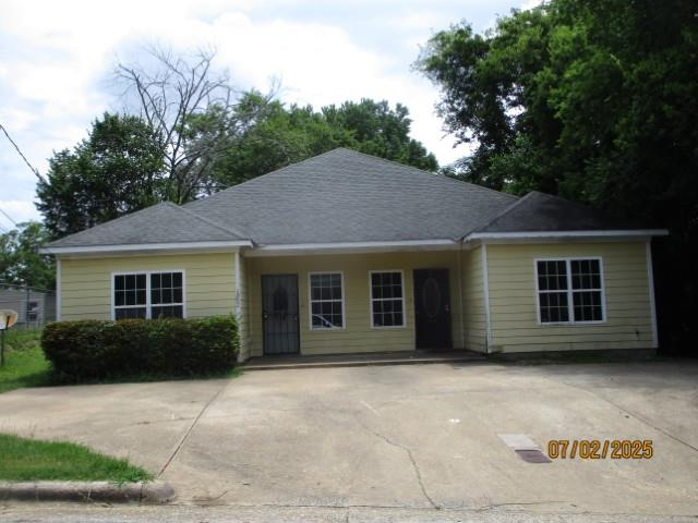 1902 6 Court Phenix City, AL 36867 - Photo 1 of 20 Main View