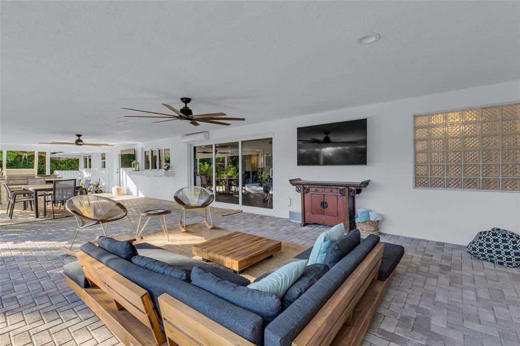 2 Mendota Lane Sea Ranch Lakes, FL 33308 - Photo 12 of 64