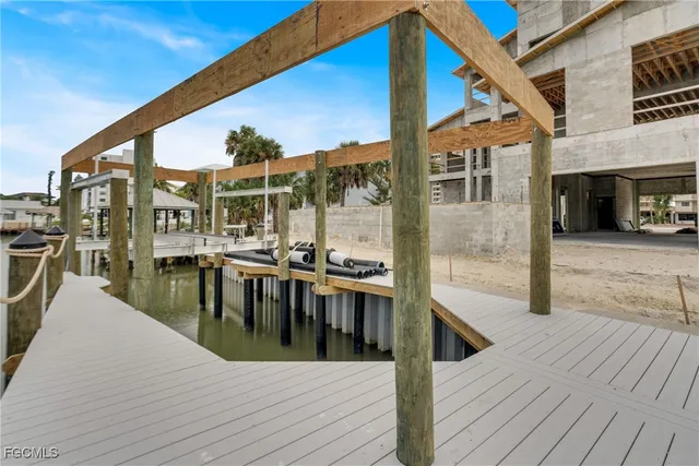 $6,295,000 | 8351 Estero Boulevard, Fort Myers Beach, FL 33931