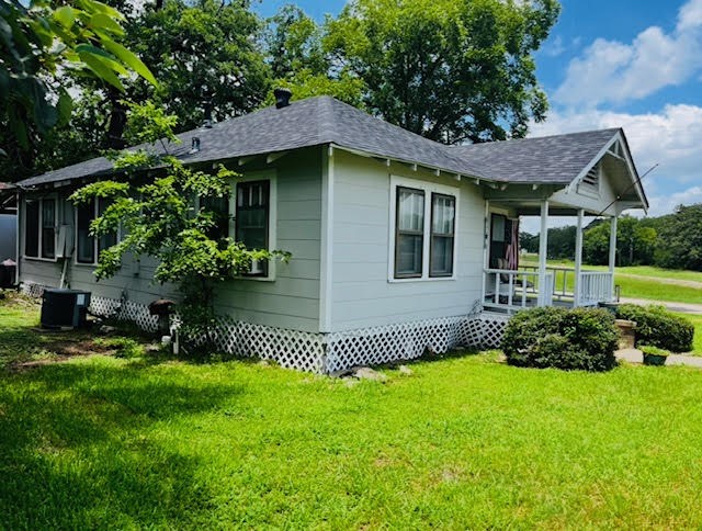 17066 Highway 36 Somerville, TX 77879 - Photo 12 of 16 a front view of a house with a garden