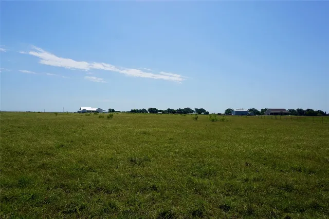 a view of yard and ocean