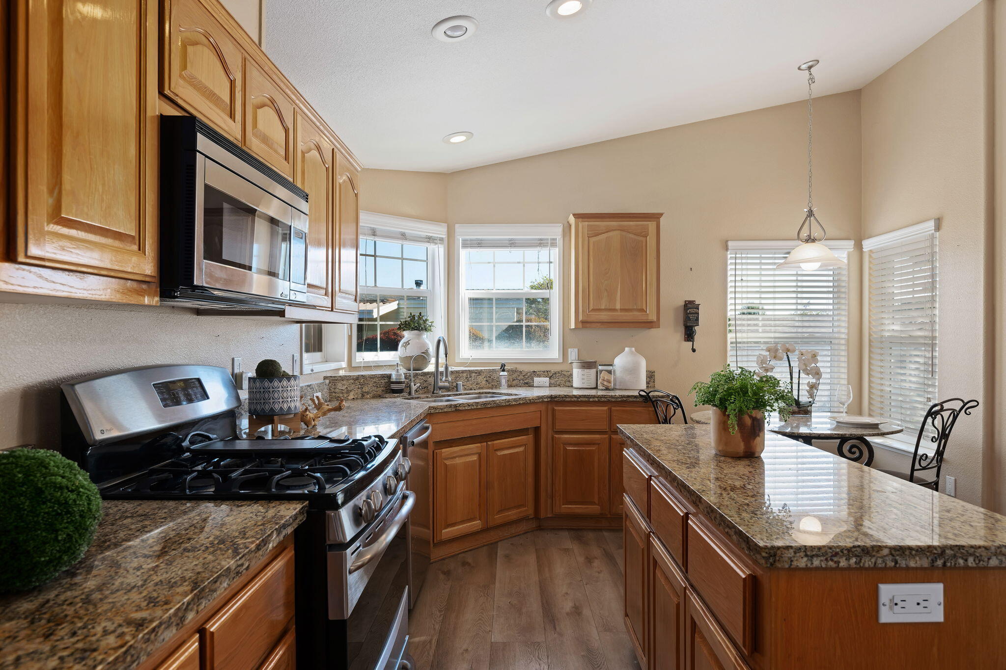 340 Old Mill Road, Unit SPC 90 Santa Barbara, CA 93110 - Photo 10 of 29 12-Kitchen
