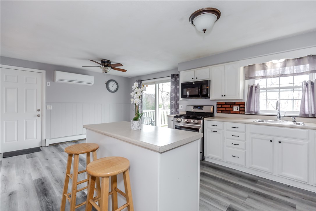 185 Parkside Avenue Pawtucket, RI 02861 - Photo 4 of 31 Kitchen with dining area