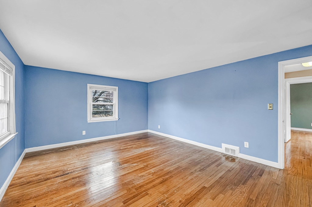 103 Emerson Street Springfield, MA 01118 - Photo 17 of 32 Gallery Image 17