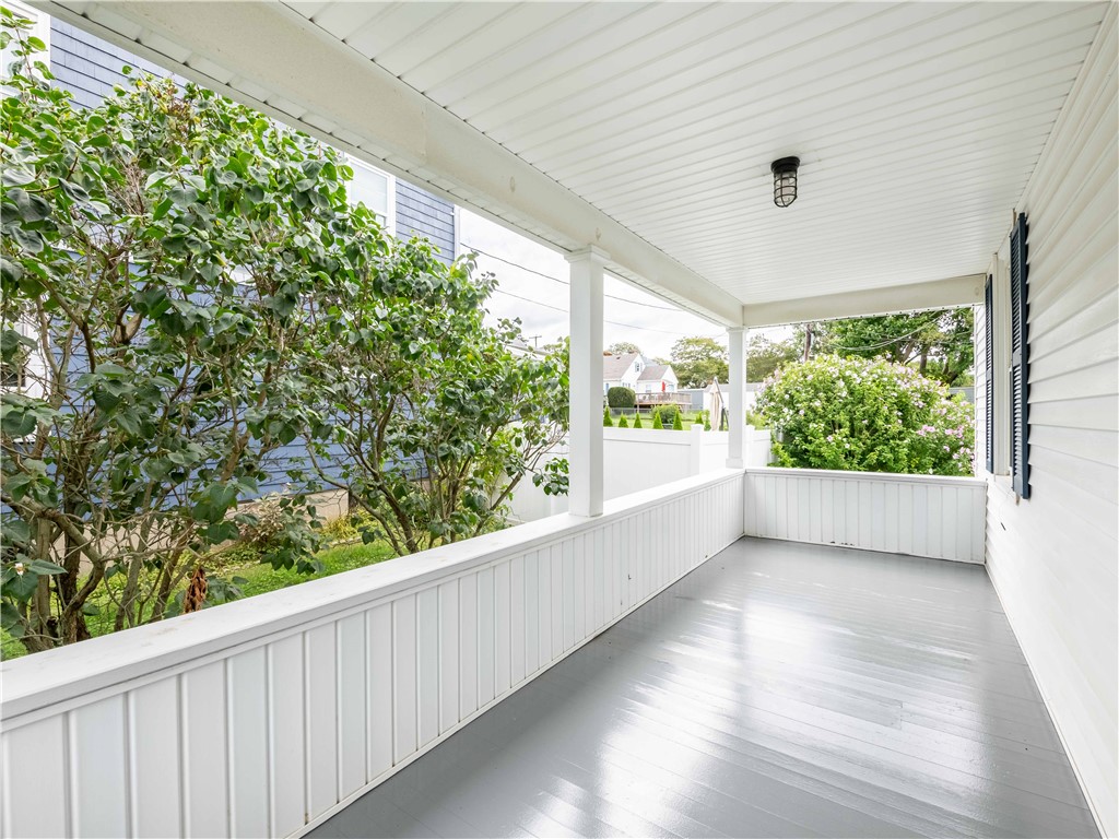 9 Sagamore Street Newport, RI 02840 - Photo 8 of 31