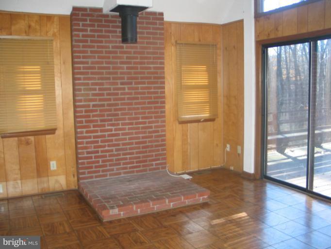 30 Old Log Road Linden, VA 22642 - Photo 7 of 26 Living Room