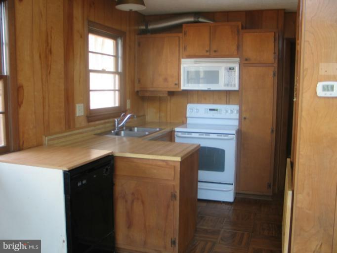 30 Old Log Road Linden, VA 22642 - Photo 8 of 26 Kitchen