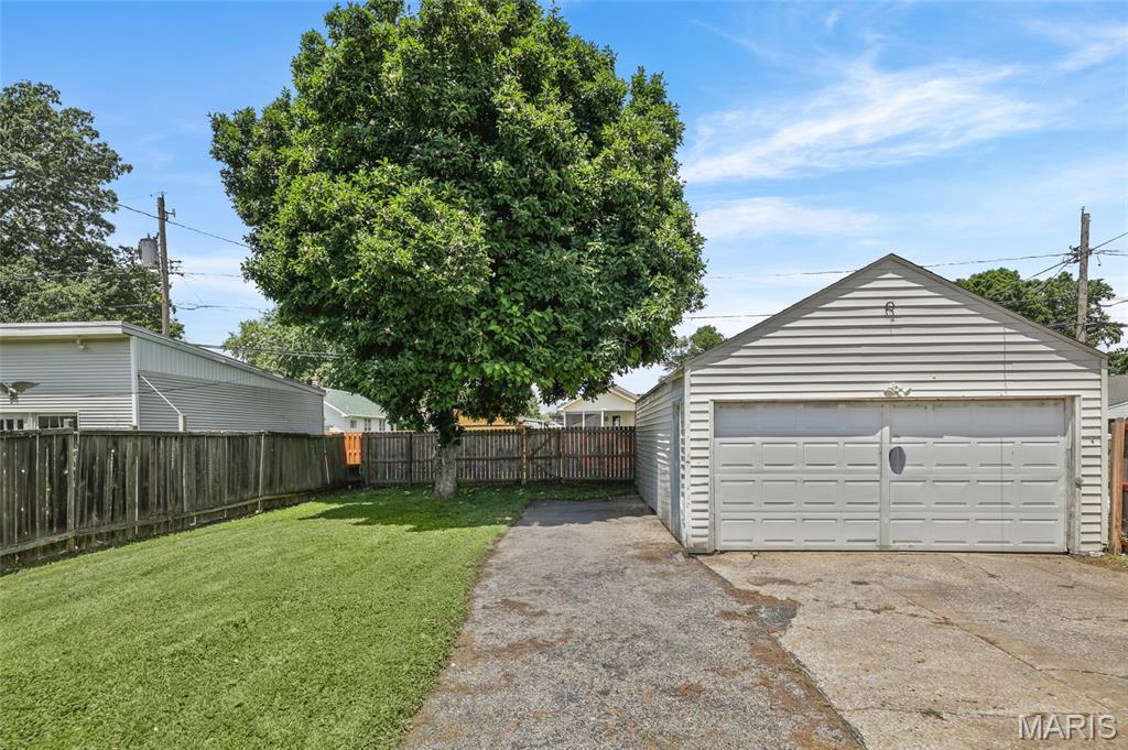 126 East 2nd Street Roxana, IL 62084 - Photo 3 of 17
