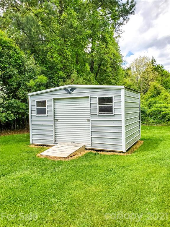 602 Self Street Cherryville, NC 28021 - Photo 20 of 22 a view of a back yard of the house