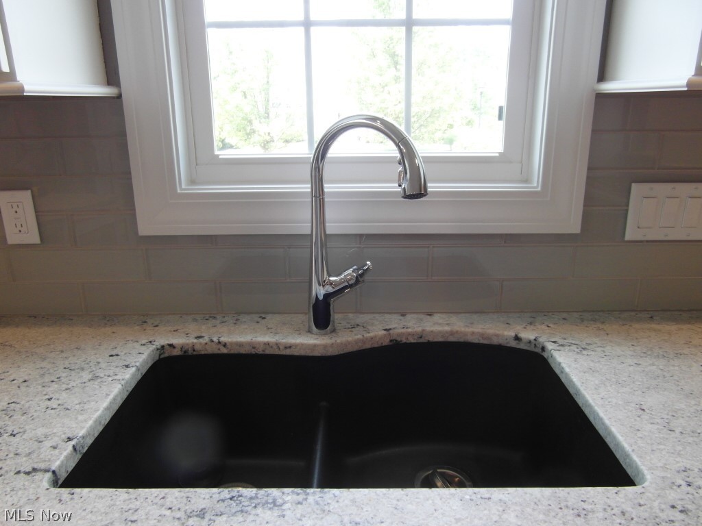 26802 Rue Street Cleveland, OH 44128 - Photo 9 of 35