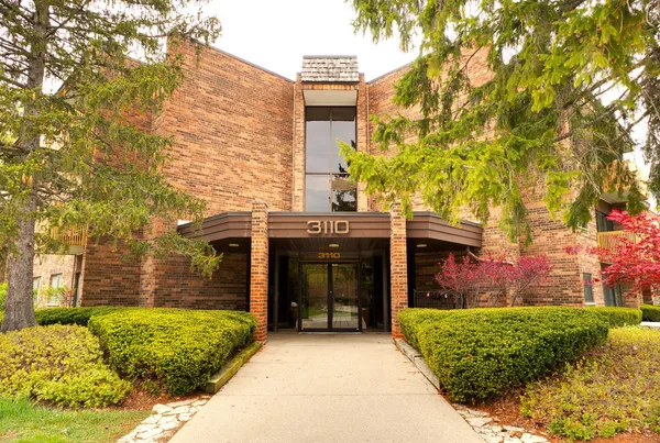 $299,000 | 3110 Pheasant Creek Drive, Unit 213, Northbrook, IL 60062