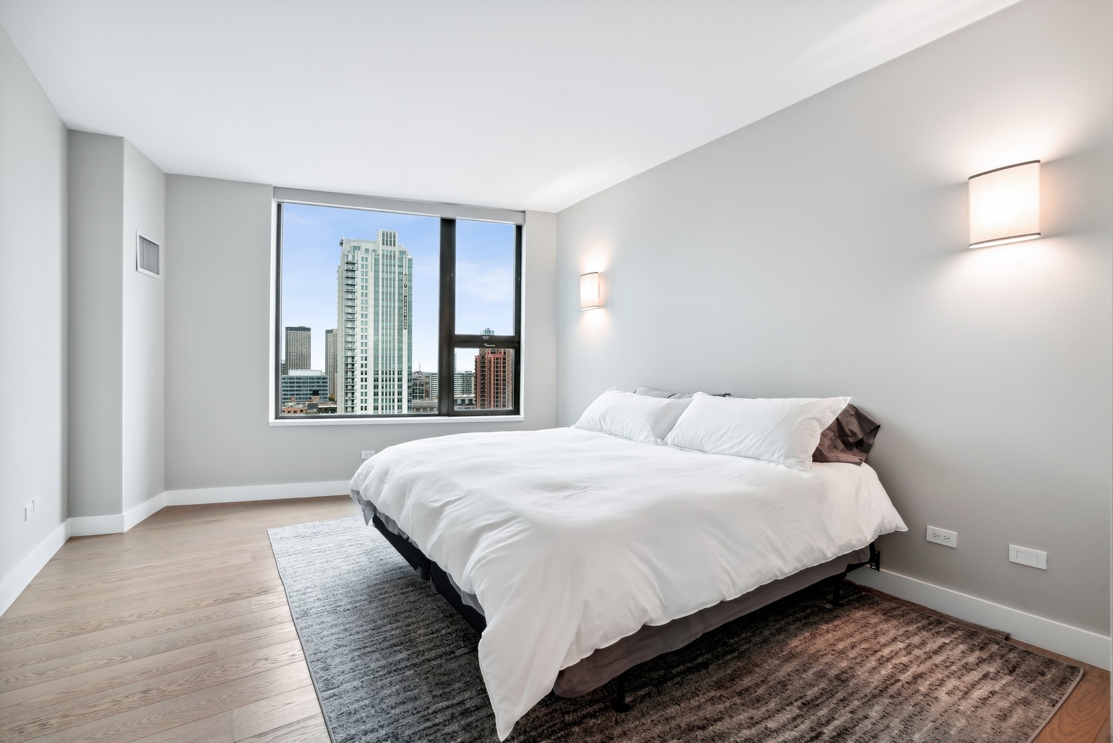 501 North Clinton Street, Unit 2004 Chicago, IL 60654 - Photo 15 of 34 a bedroom with a bed and a window