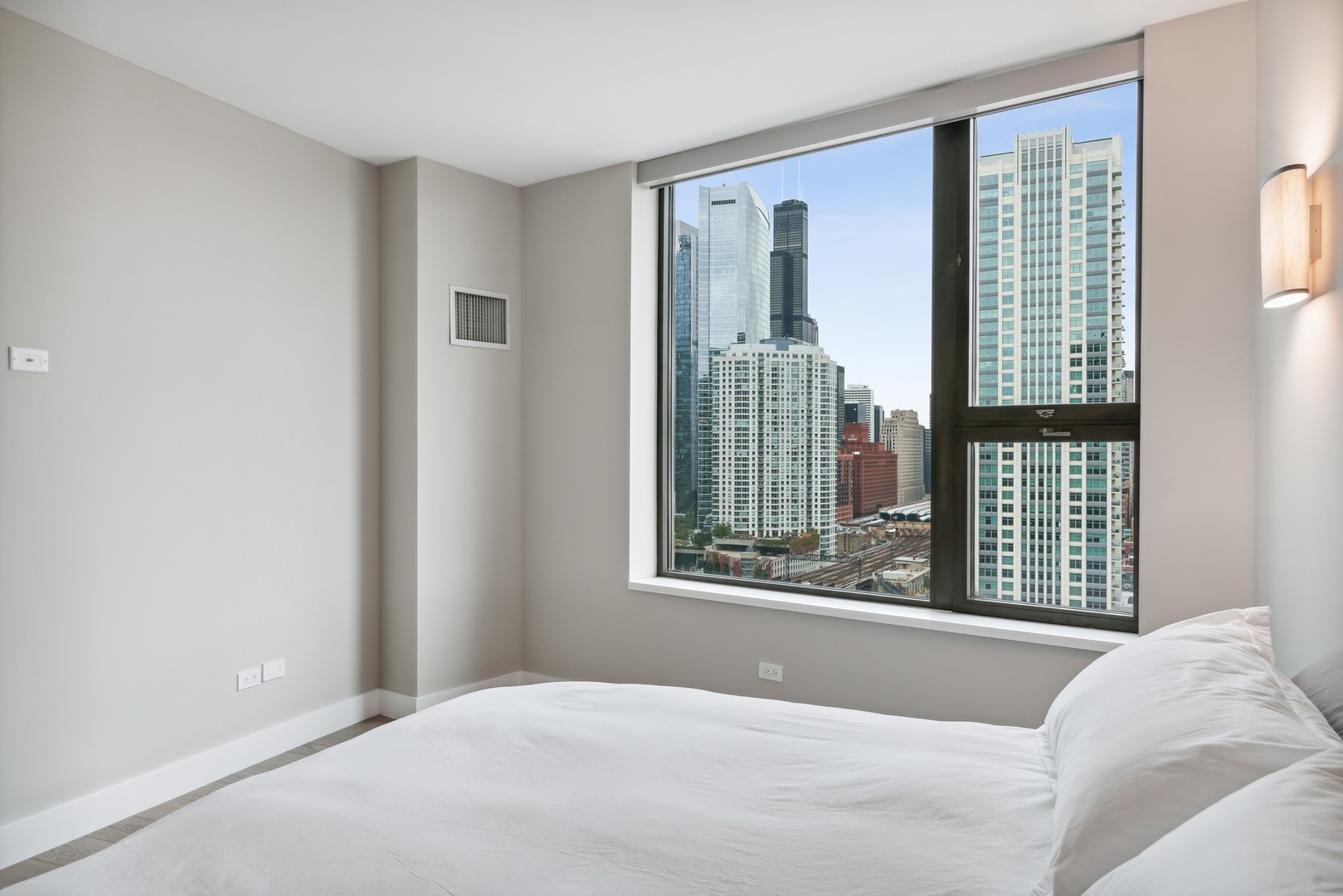 501 North Clinton Street, Unit 2004 Chicago, IL 60654 - Photo 16 of 34 a bedroom with a bed and a window