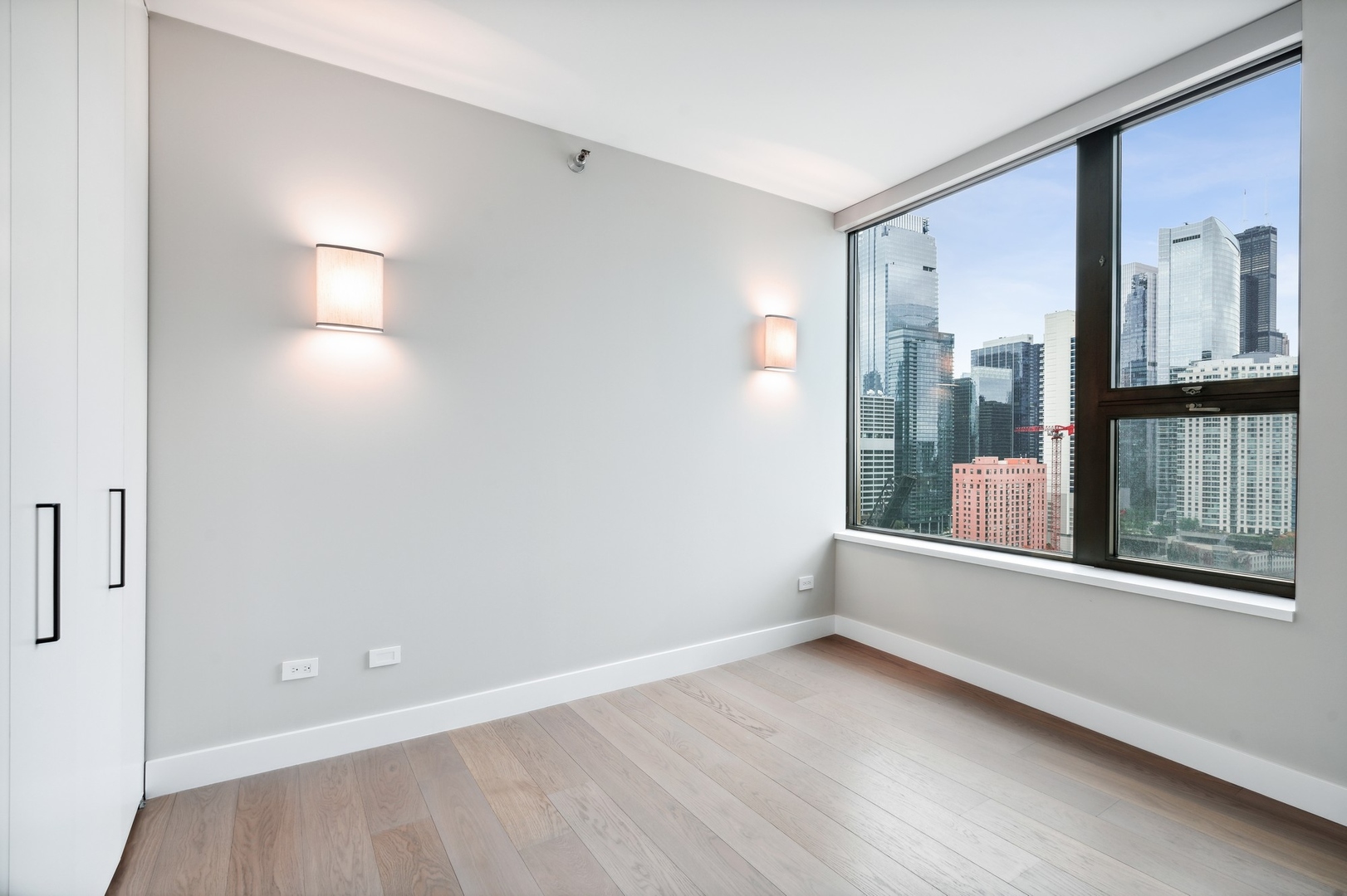 501 North Clinton Street, Unit 2004 Chicago, IL 60654 - Photo 20 of 34 a view of an empty room with a window