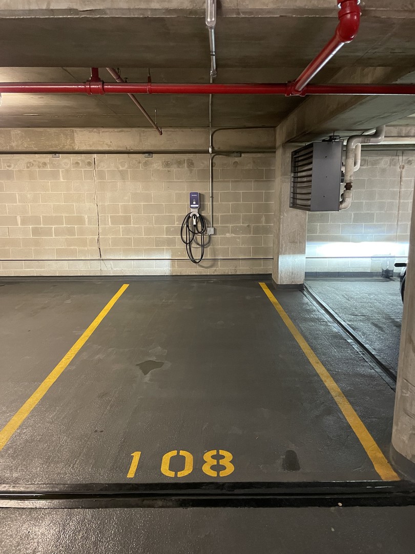 501 North Clinton Street, Unit 2004 Chicago, IL 60654 - Photo 33 of 34 a view of a sink