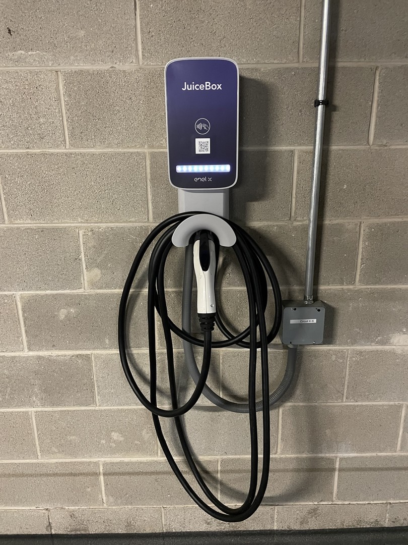 501 North Clinton Street, Unit 2004 Chicago, IL 60654 - Photo 34 of 34 a bathroom with a toilet and a mirror