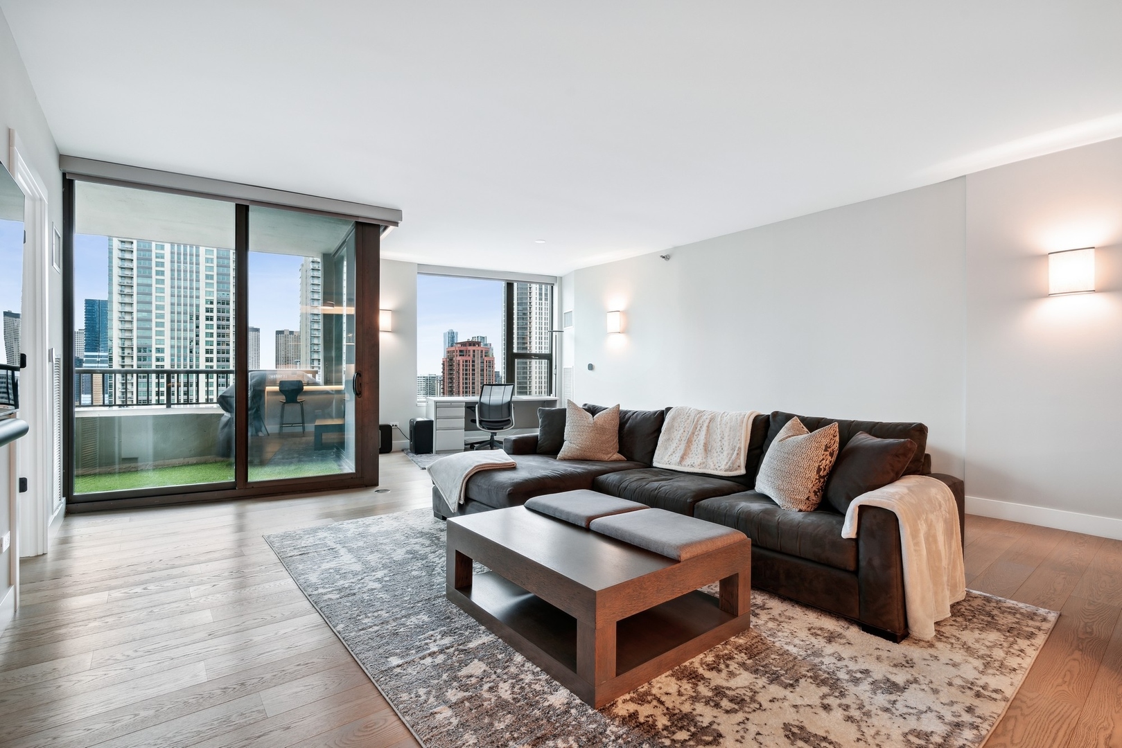 501 North Clinton Street, Unit 2004 Chicago, IL 60654 - Photo 4 of 34 a living room with furniture and a rug