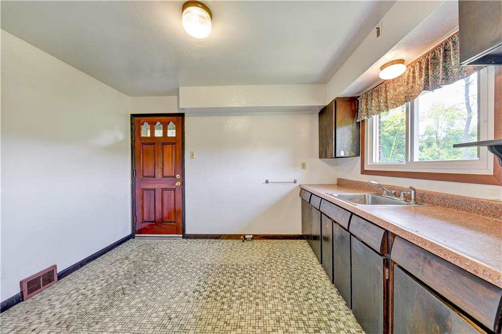 234 Ewings Mill Road Coraopolis, PA 15108 - Photo 6 of 19 Gallery Image 6