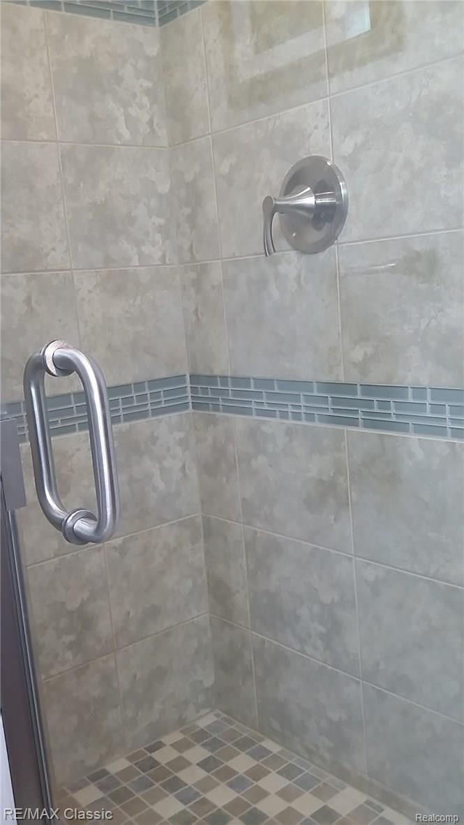 565 Grace Avenue Rochester, MI 48307 - Photo 24 of 55 MAIN BATH