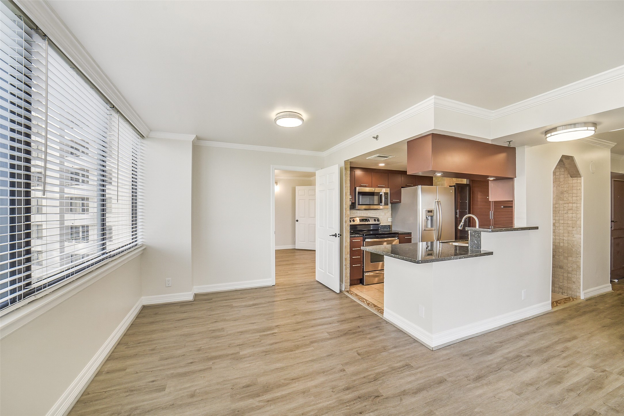 3525 Sage Road, Unit 515 Houston, TX 77056 - Photo 4 of 25