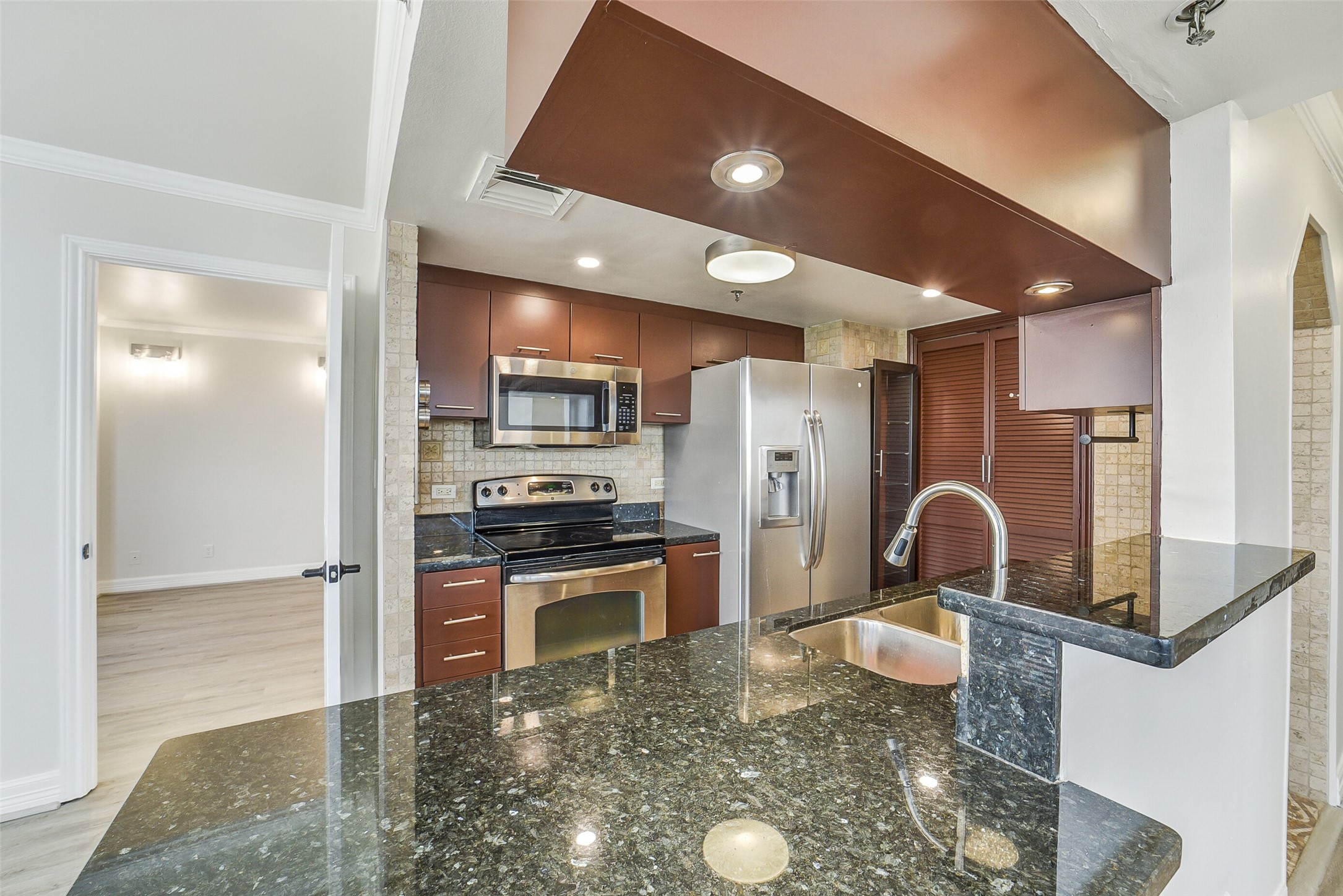 3525 Sage Road, Unit 515 Houston, TX 77056 - Photo 6 of 25