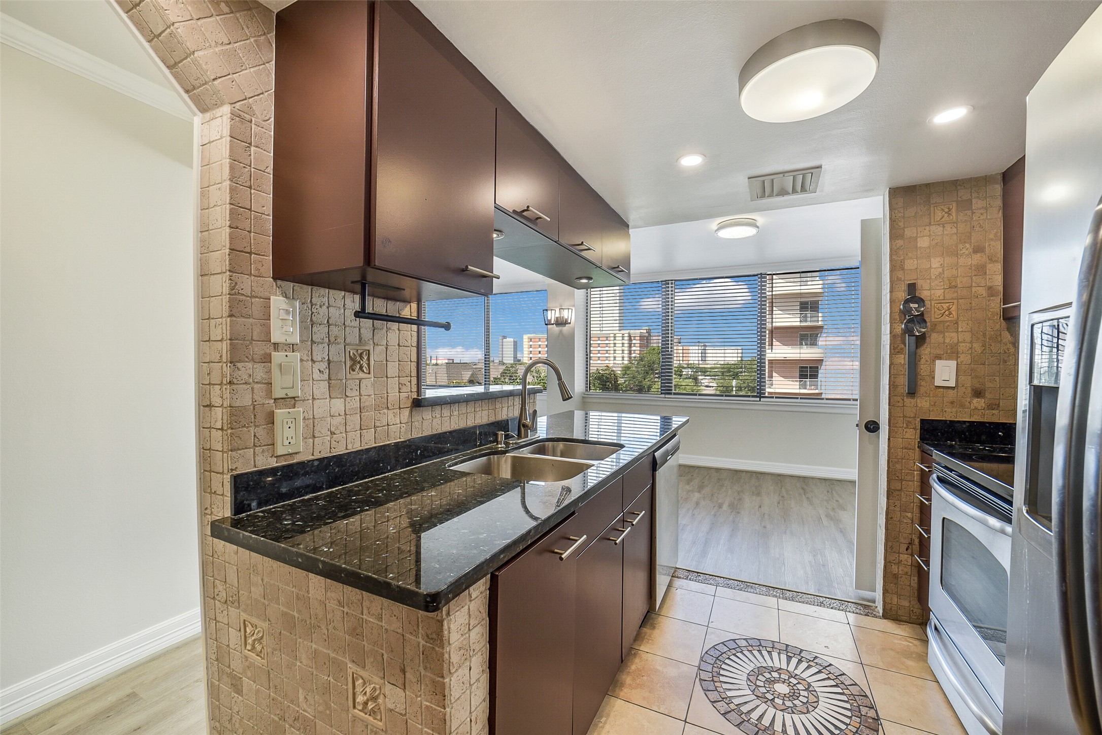 3525 Sage Road, Unit 515 Houston, TX 77056 - Photo 9 of 25