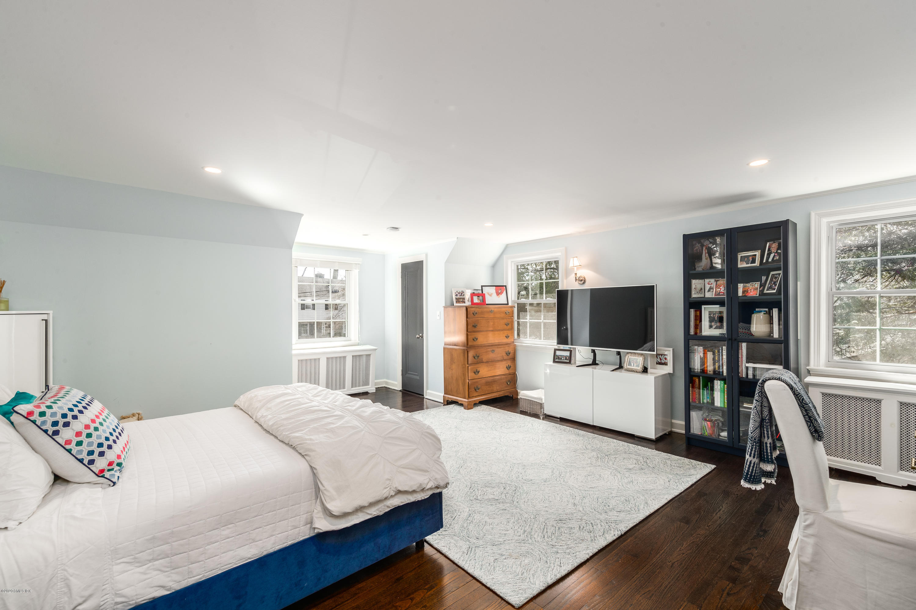 22 Crescent Road Riverside, CT 06878 - Photo 17 of 29 a bedroom with a large bed a flat screen tv and bookshelf