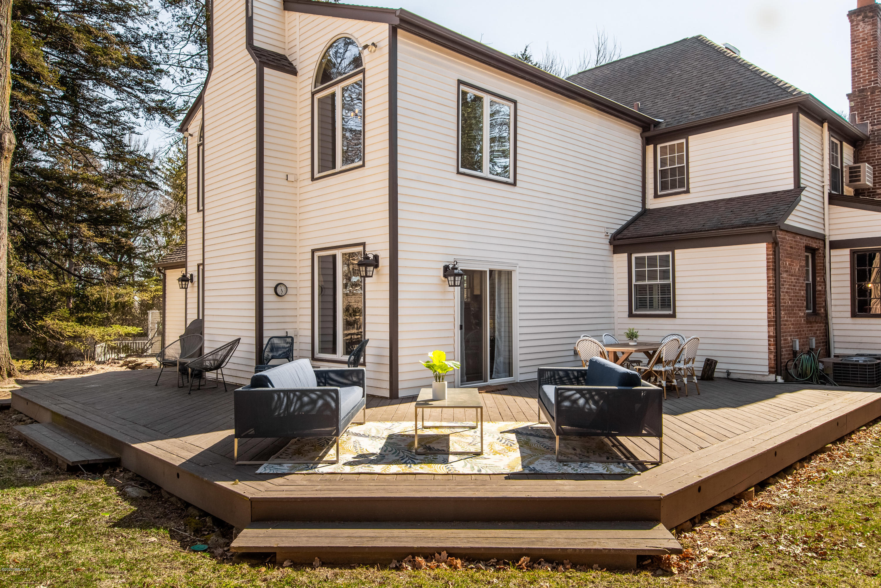 22 Crescent Road Riverside, CT 06878 - Photo 23 of 29 a view of house that has a lot of couches table and chairs