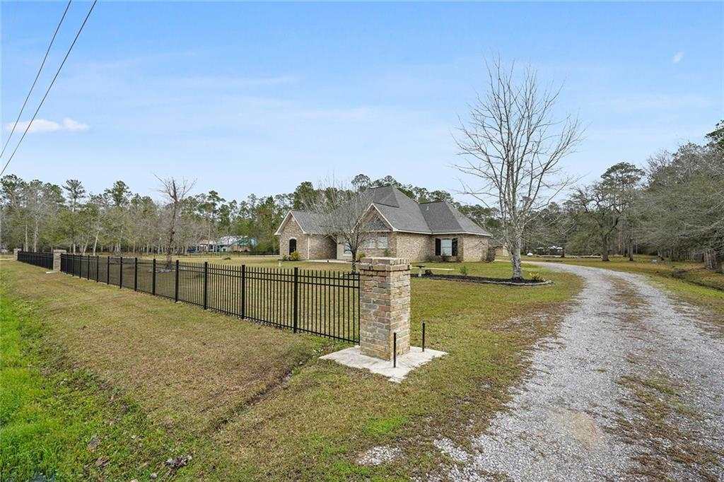 63082 Pine Acres Road Lacombe, LA 70445 - Photo 2 of 15 Gallery Image 2