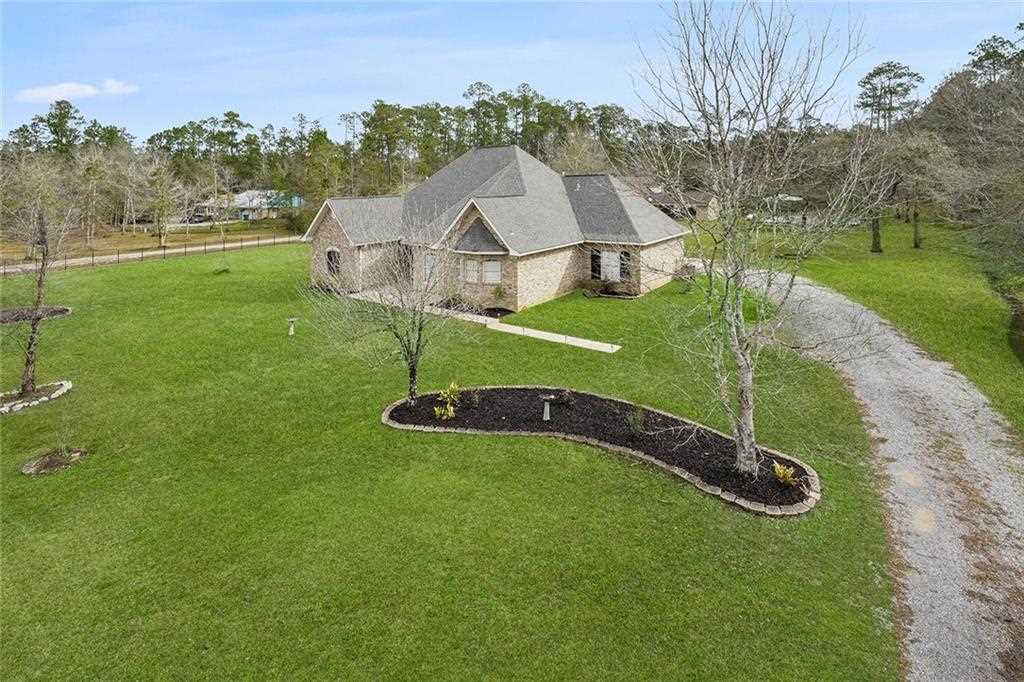 63082 Pine Acres Road Lacombe, LA 70445 - Photo 3 of 15 Gallery Image 3