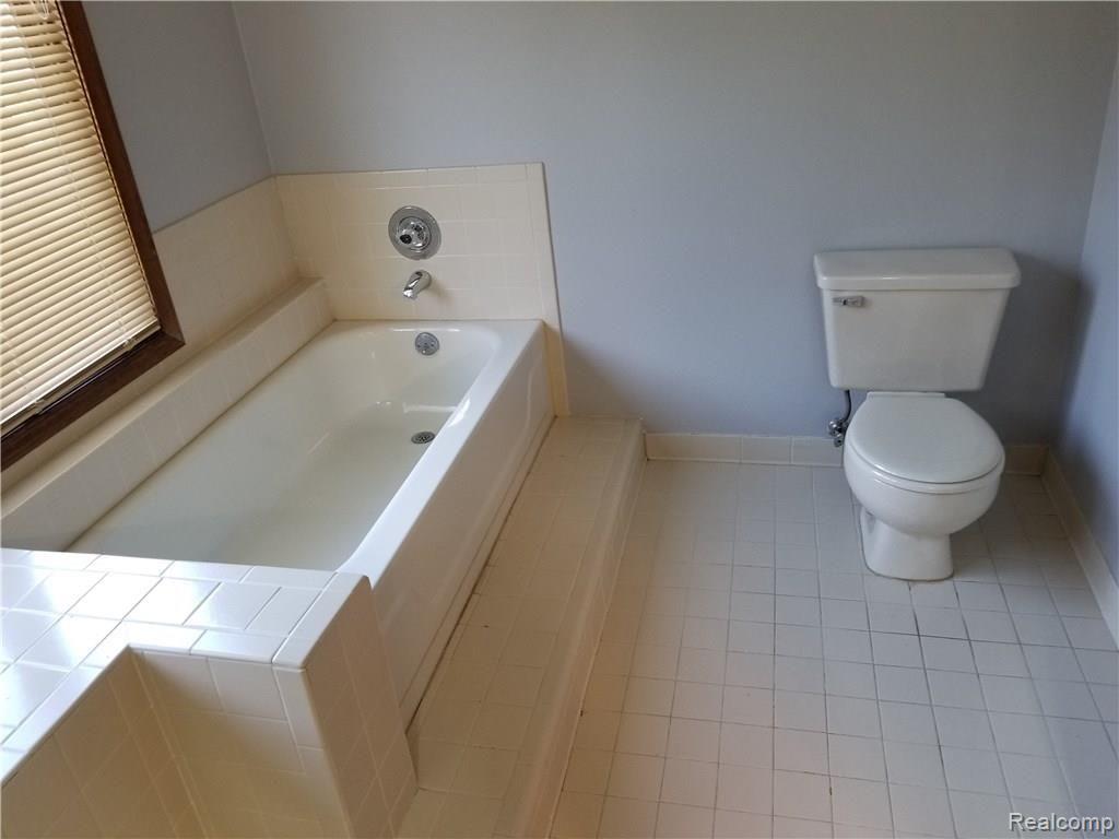 3120 Burlington Drive Rochester, MI 48306 - Photo 36 of 47