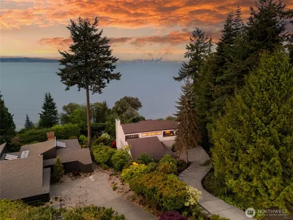 $1,790,000 | 10879 Bill Point Circle Northeast, Bainbridge Island, WA 98110