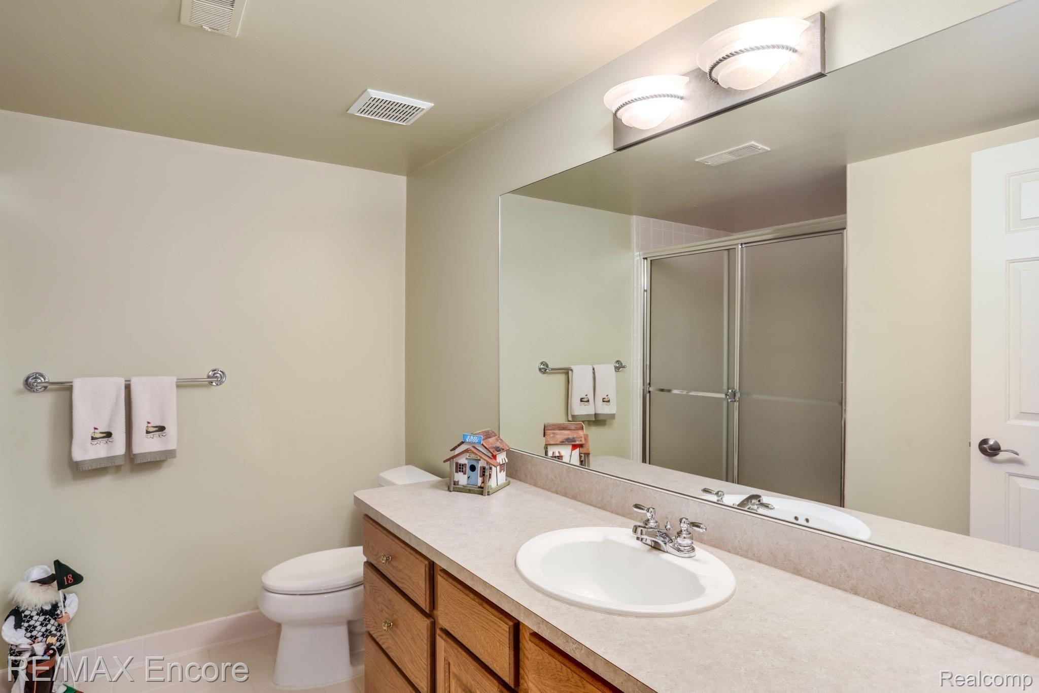 4651 Oakhurst Ridge Road Clarkston, MI 48348 - Photo 27 of 27 Lower Level Full Bathroom