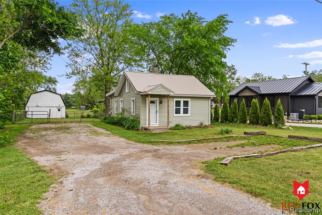 10123 Lapeer Road Davison, MI 48423 - Photo 2 of 44
