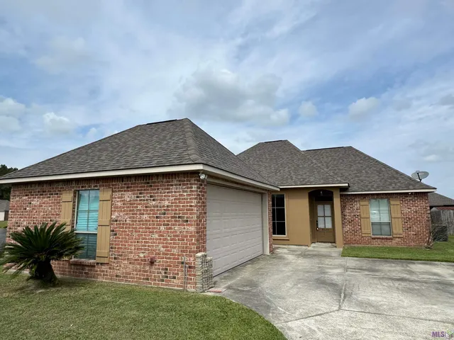 $1,900 | 25273 White Lake Avenue, Livingston, LA 70754