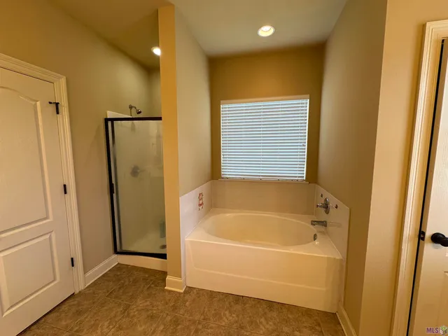 $1,900 | 25273 White Lake Avenue, Livingston, LA 70754