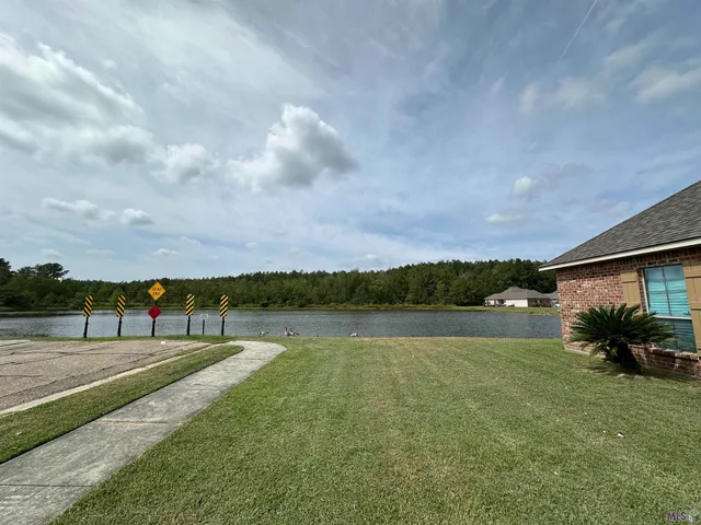 $1,900 | 25273 White Lake Avenue, Livingston, LA 70754