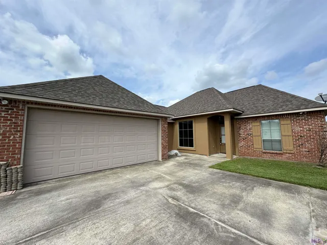 $1,900 | 25273 White Lake Avenue, Livingston, LA 70754