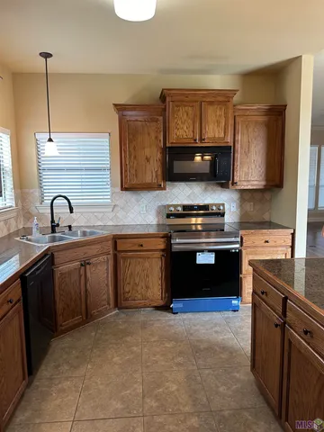 $1,900 | 25273 White Lake Avenue, Livingston, LA 70754