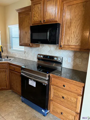 $1,900 | 25273 White Lake Avenue, Livingston, LA 70754