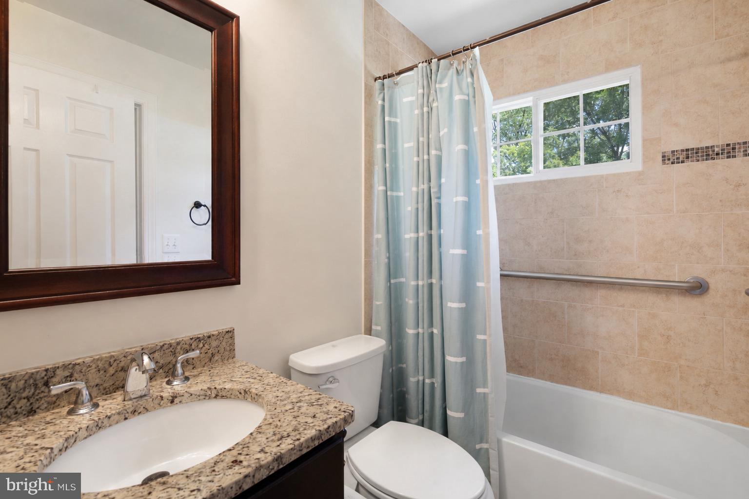 226 West Ash Road Sterling, VA 20164 - Photo 12 of 16 Bsthroom